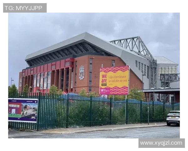 足球明星豪宅揭秘球场旁的奢华生活与梦想空间 足球明星豪宅揭秘球场旁的奢华生活与梦想空间